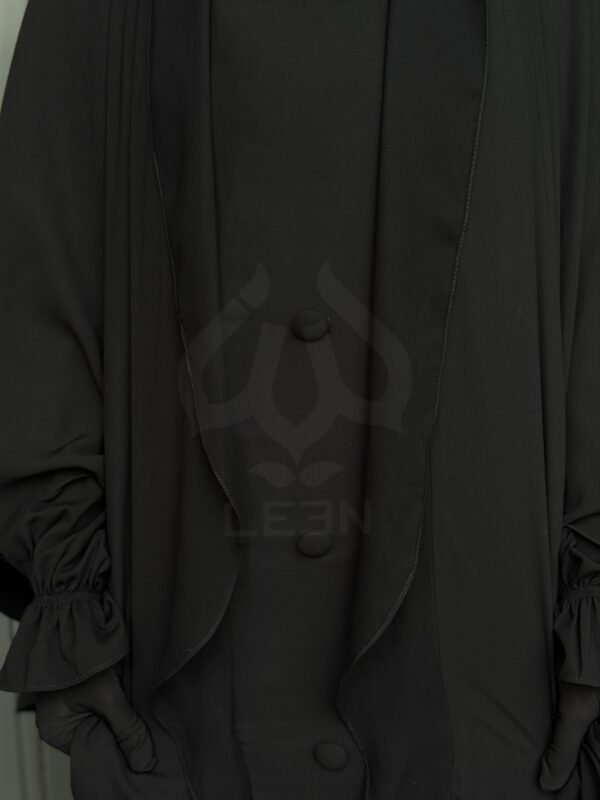 2025/11/1000655008-scaled.jpg كاب تيجان