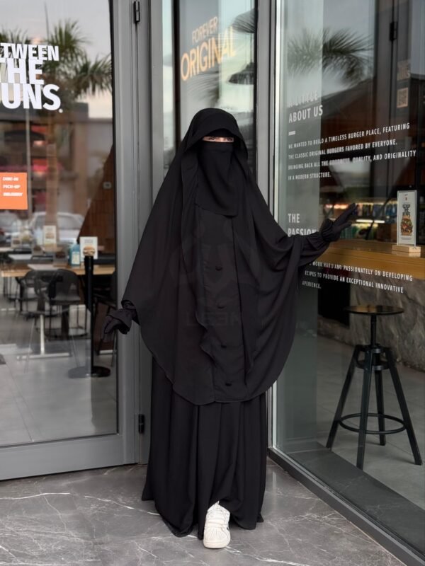 2025/11/1000655009-scaled.jpg كاب تيجان