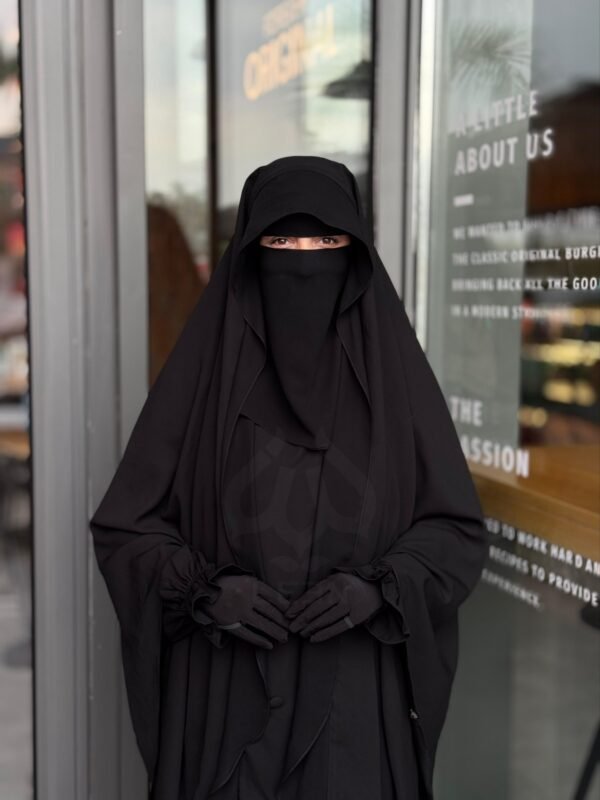 2025/11/1000655010-scaled.jpg كاب تيجان